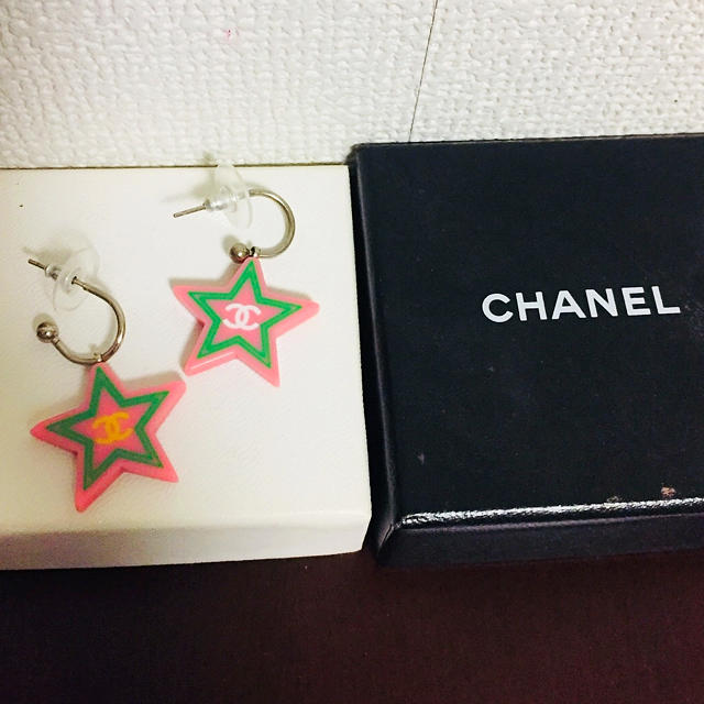 CHANEL(シャネル)の【まめた様専用】CHANEL【美品】シャネル★スター★ピアス★星 レディースのアクセサリー(ピアス)の商品写真