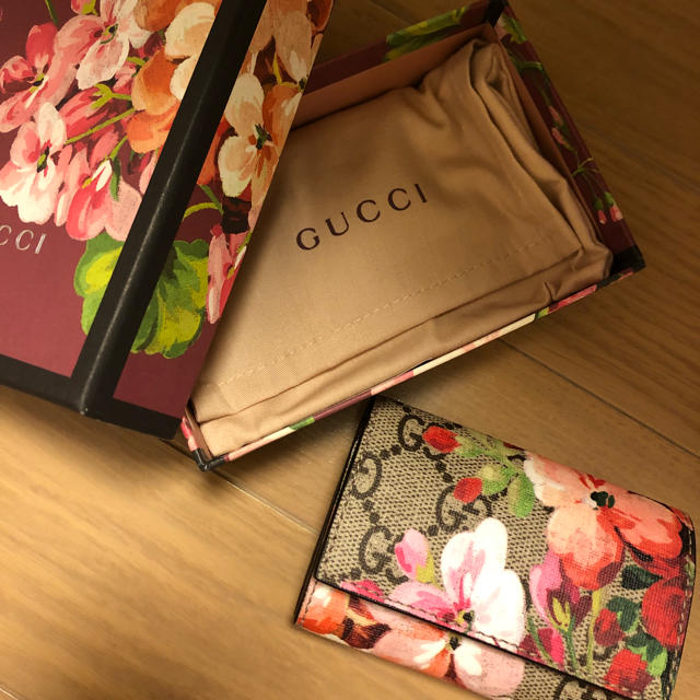 Gucci(グッチ)の新作 GUCCブルームスキーケース レディースのファッション小物(キーケース)の商品写真