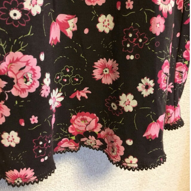LAURA ASHLEY(ローラアシュレイ)のLAURA ASHLEY 黒 花柄スカート レディースのスカート(ロングスカート)の商品写真