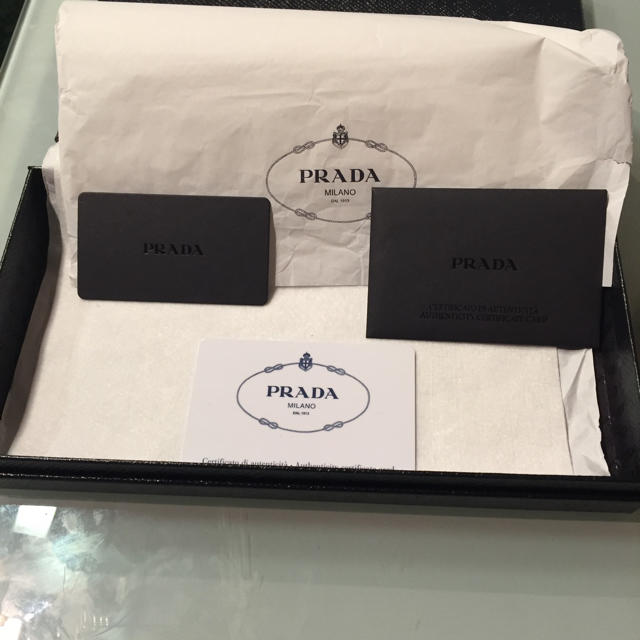 PRADA(プラダ)のPRADA 長財布 レッド 美品 メンズのファッション小物(長財布)の商品写真