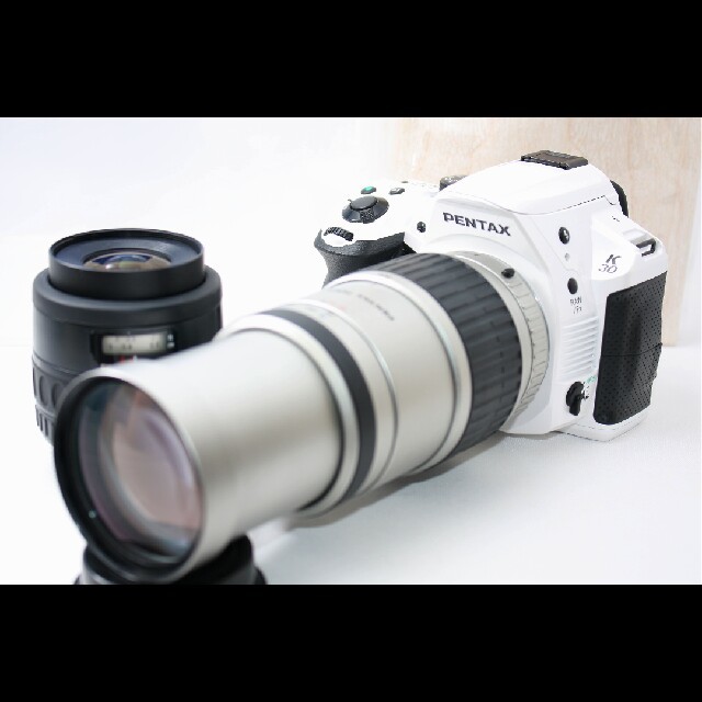 超可愛いホワイトでWi-Fi対応 ペンタックス K-30 Wレンズセットカメラ