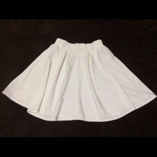 スピンズ(SPINNS)の白スカート(ミニスカート)