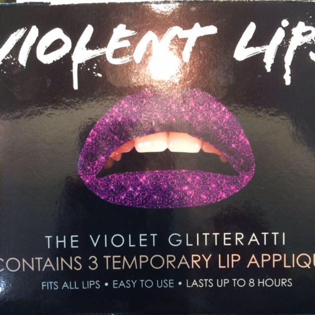 Violent Lips コスメ/美容のベースメイク/化粧品(その他)の商品写真