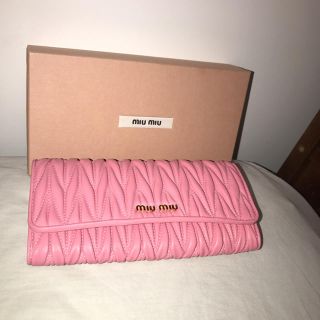 ミュウミュウ(miumiu)の新品未使用☆miumiuマテラッセ長財布☆(長財布)