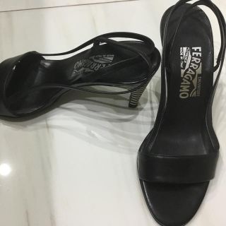 フェラガモ(Ferragamo)のフェラガモサンダル 美品 5 ハーフです。(サンダル)