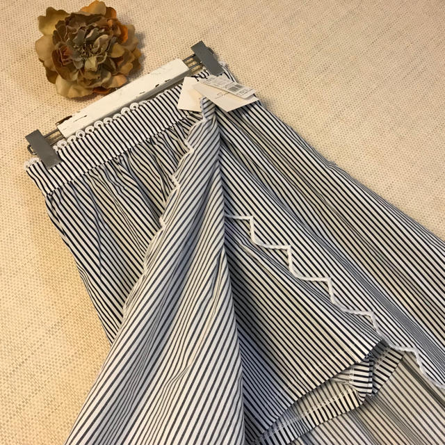 SNIDEL(スナイデル)の新品 snidelスカラ刺繍スカート...♪ レディースのスカート(ひざ丈スカート)の商品写真