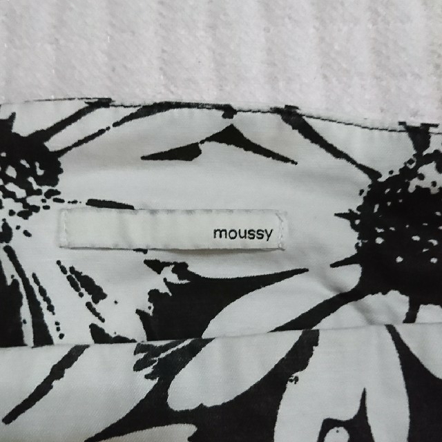 moussy(マウジー)のMOUSSY花柄 タイトスカート サイズ0 レディースのスカート(ひざ丈スカート)の商品写真