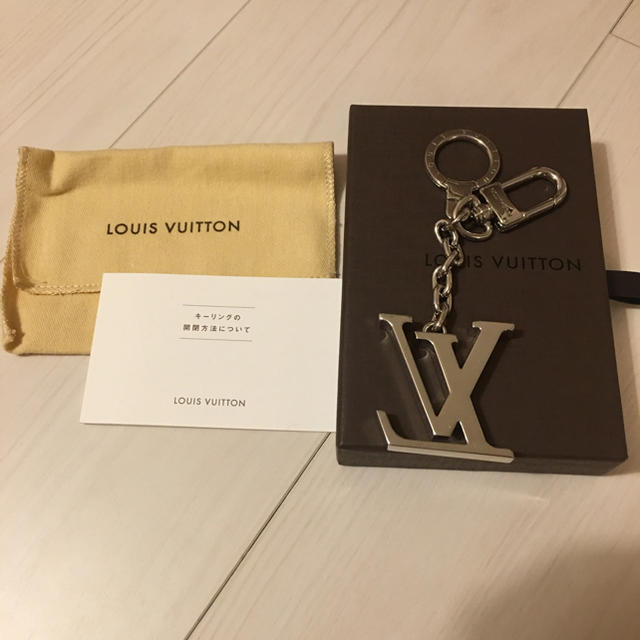 ルイヴィトン LOUIS VUITTON ポルトクレイニシアル キーリング