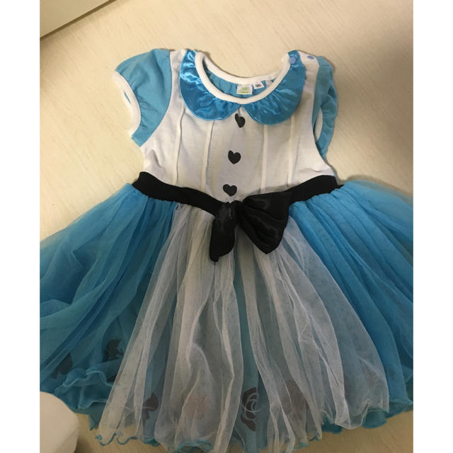 Disney(ディズニー)のアリスワンピース コス95cm キッズ/ベビー/マタニティのキッズ服女の子用(90cm~)(ワンピース)の商品写真