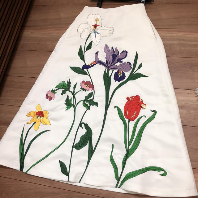 Ameri VINTAGE(アメリヴィンテージ)のアメリヴィンテージ  刺繍スカート レディースのスカート(ロングスカート)の商品写真