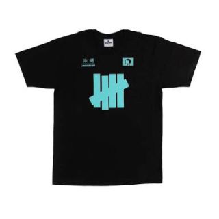 アンディフィーテッド(UNDEFEATED)のMサイズ undefeated レギュラー 沖縄 限定 Tee(Tシャツ/カットソー(半袖/袖なし))