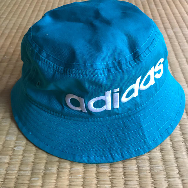 adidas(アディダス)のadidas  キッズ用  帽子  52cm キッズ/ベビー/マタニティのこども用ファッション小物(帽子)の商品写真