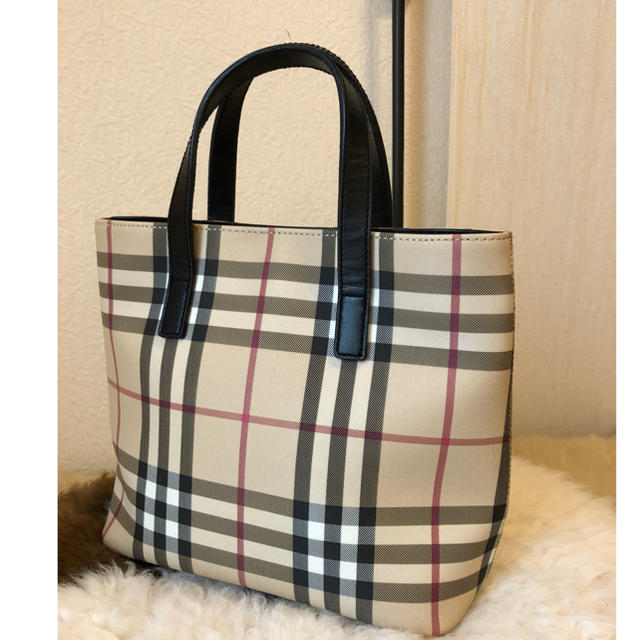 BURBERRY(バーバリー)の美品Burberryバーバリー高級レザー使いチェック柄トートバッグ♫来愛様☆専用 レディースのバッグ(トートバッグ)の商品写真