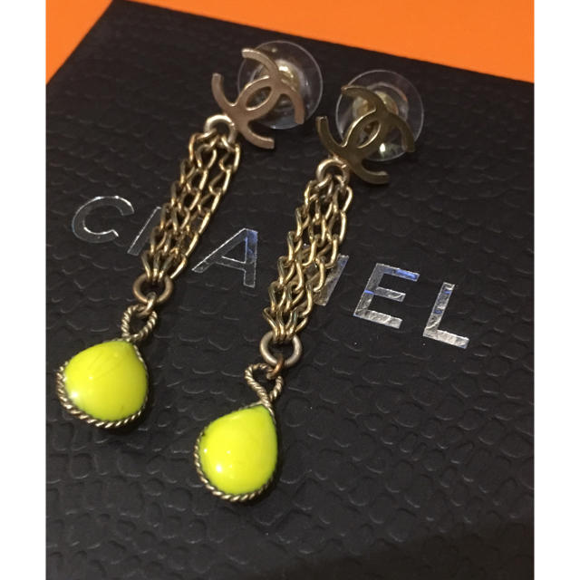 CHANEL(シャネル)のレモンユラユラ ココマーク シャネル  ピアス 美品 レディースのアクセサリー(ピアス)の商品写真