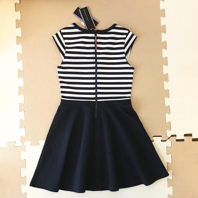 TOMMY HILFIGER(トミーヒルフィガー)の【新品タグ付】★ トミーヒルフィガー ★半袖ワンピース★130★ キッズ/ベビー/マタニティのキッズ服女の子用(90cm~)(ワンピース)の商品写真