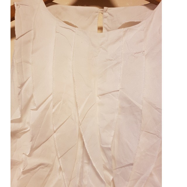 STRAWBERRY-FIELDS(ストロベリーフィールズ)のノースリーブ 前フリル ブラウス レディースのトップス(シャツ/ブラウス(半袖/袖なし))の商品写真