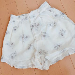 ハニーズ(HONEYS)の【美品】♡HONEYS ハニーズ 花柄 ショートパンツ♡(ショートパンツ)