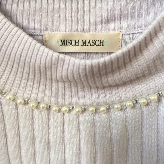 MISCH MASCH(ミッシュマッシュ)のMISCH MASCH オフショルダーにもできるニット ビジュー付き レディースのトップス(ニット/セーター)の商品写真