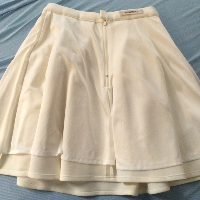 MISCH MASCH(ミッシュマッシュ)のMISCH MASCH 白フレアスカート レディースのスカート(ひざ丈スカート)の商品写真