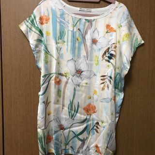 ザラ(ZARA)のZARA 花柄トップス(カットソー(半袖/袖なし))