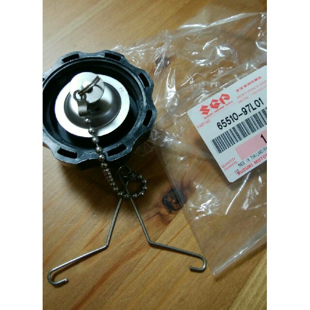 スズキ - SUZUKI純正65510-97L01 船外機 燃料キャップ の通販 by スズキ - SUZUKI純正65510-97L01 船外機 燃料キャップ の通販 by