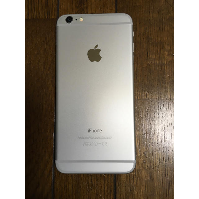 Apple(アップル)のiPhone 6 Plus Silver 16 GB docomo スマホ/家電/カメラのスマートフォン/携帯電話(携帯電話本体)の商品写真