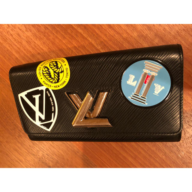 LOUIS VUITTON(ルイヴィトン)の今月出品終了ルイヴィトン ウォールデコ ステッカー 長財布 レディースのファッション小物(財布)の商品写真