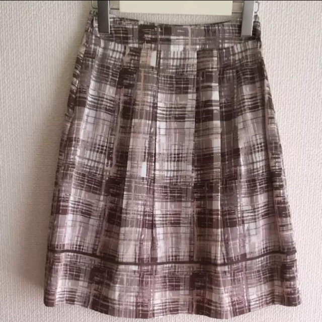 NATURAL BEAUTY(ナチュラルビューティー)のランダムチェック柄 スカート レディースのスカート(ひざ丈スカート)の商品写真
