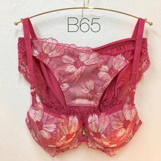 トリンプ(Triumph)の【新品】B65 トリンプ アモスタイル Dress ブラ&ショーツセット(ブラ&ショーツセット)