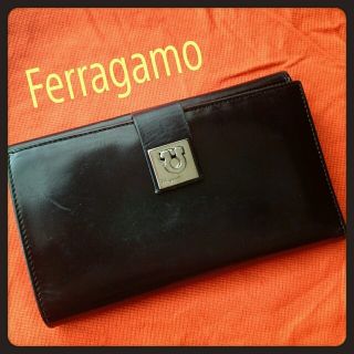 フェラガモ(Ferragamo)のFerragamo黒エナメルお財布☆込み(財布)