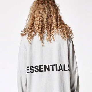 フィアオブゴッド(FEAR OF GOD)のESSENTIALS Tシャツ グレーM(Tシャツ/カットソー(半袖/袖なし))