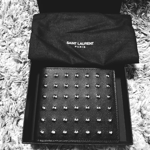 Saint Laurent Saint Laurent サンローラン スタッズ 二つ折り財布の通販 By たかぴろりん S Shop サンローラン ならラクマ Saint Laurent Saint Laurent サンローラン スタッズ 二つ折り財布の通販 By たかぴろりん S Shop サンローラン ならラクマ