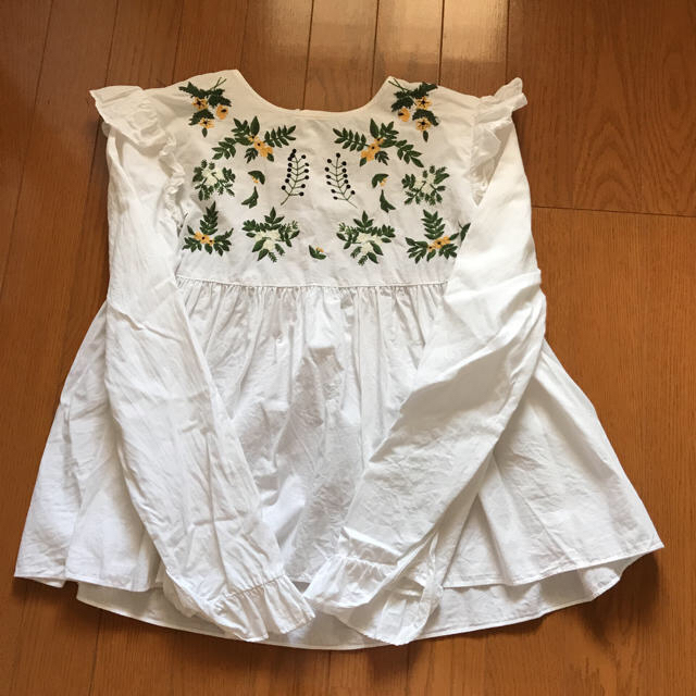 ZARA(ザラ)のニャンニャン様専用★刺繍＊ブラウス＊ZARA レディースのトップス(シャツ/ブラウス(長袖/七分))の商品写真