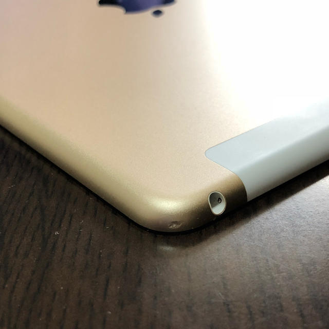 Apple(アップル)のiPad air2 docomo ゴールド 16GB スマホ/家電/カメラのPC/タブレット(タブレット)の商品写真