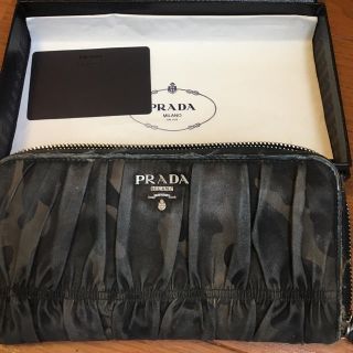 プラダ(PRADA)のPRADA 長財布 ラウンドファスナー(長財布)