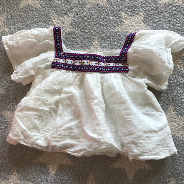 babyGAP(ベビーギャップ)の GAP  baby 刺繍チュニック 90 キッズ/ベビー/マタニティのキッズ服女の子用(90cm~)(Tシャツ/カットソー)の商品写真