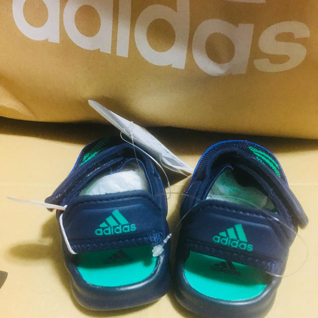 adidas(アディダス)のアディダス kids サンダル キッズ/ベビー/マタニティのベビー靴/シューズ(~14cm)(サンダル)の商品写真