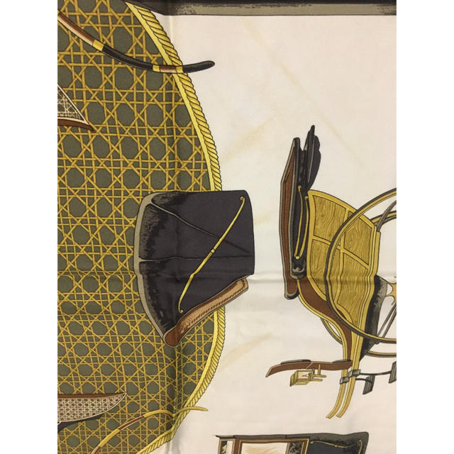 Hermes(エルメス)の優しいティーカラーが魅力 エルメス スカーフ カレ レディースのファッション小物(バンダナ/スカーフ)の商品写真