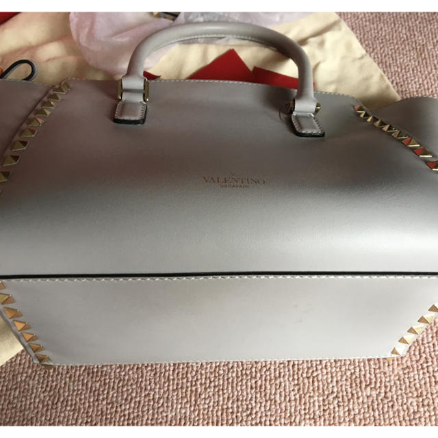 VALENTINO(ヴァレンティノ)のちちい様専用♡バレンティーノ ロックスタッズ スモール ダブルハンドバッグ レディースのバッグ(ハンドバッグ)の商品写真