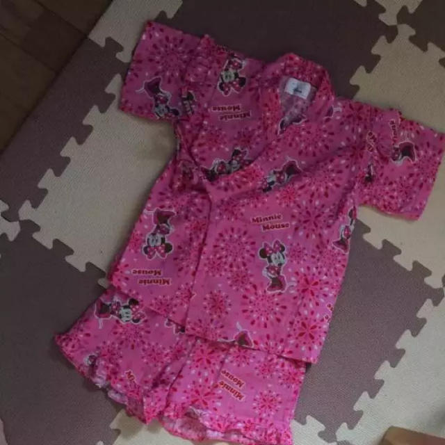 西松屋(ニシマツヤ)のミニー柄 甚平 キッズ/ベビー/マタニティのキッズ服女の子用(90cm~)(甚平/浴衣)の商品写真