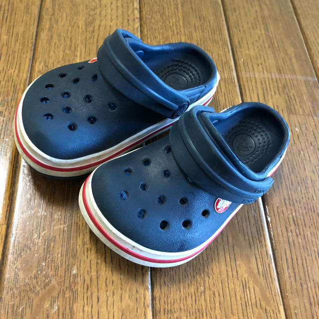 crocs(クロックス)のクロックス ネイビー 13センチ キッズ/ベビー/マタニティのベビー靴/シューズ(~14cm)(サンダル)の商品写真