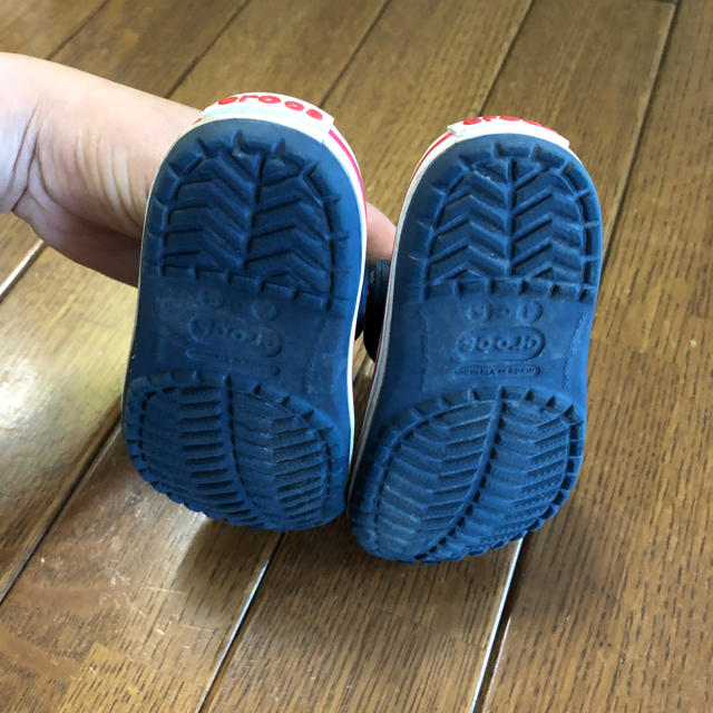 crocs(クロックス)のクロックス ネイビー 13センチ キッズ/ベビー/マタニティのベビー靴/シューズ(~14cm)(サンダル)の商品写真