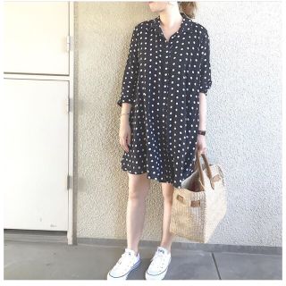 ザラ(ZARA)のZARA  新品タグ付き  水玉  ドット ワンピース(ひざ丈ワンピース)