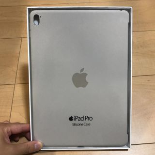 アップル(Apple)のiPad pro 純正 シリコーンケース 9.7インチ 新品(iPadケース)