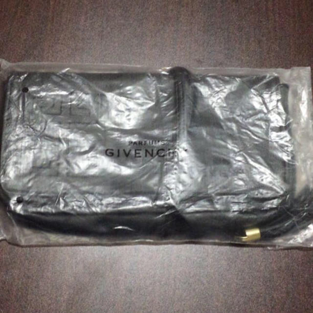GIVENCHY(ジバンシィ)のGIVENCHYノベルティクラッチ レディースのバッグ(クラッチバッグ)の商品写真
