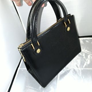 ジャンニヴェルサーチ(Gianni Versace)の☆お値下げ☆ジャンニベルサーチ☆スクエアハンドバッグ☆(ハンドバッグ)