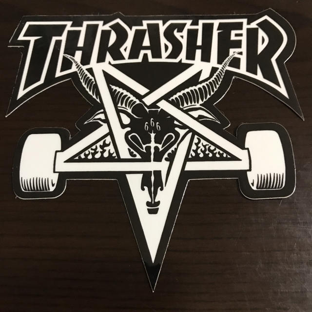 THRASHER(スラッシャー)の【縦10cm横9cm】THRASHER ステッカー 自動車/バイクのバイク(ステッカー)の商品写真