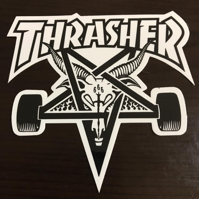 THRASHER(スラッシャー)の【縦10cm横9cm】THRASHER ステッカー 自動車/バイクのバイク(ステッカー)の商品写真