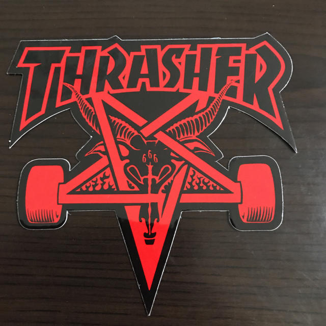 THRASHER(スラッシャー)の【縦10cm横9cm】THRASHER ステッカー 自動車/バイクのバイク(ステッカー)の商品写真