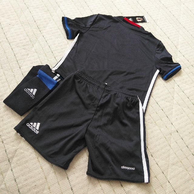 adidas(アディダス)のSALE！新品サッカー 日本代表 ユニフォーム 100 スポーツ/アウトドアのサッカー/フットサル(応援グッズ)の商品写真